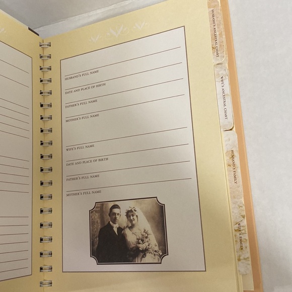 Our Family History: Record Book, Photograph Album & Family Tree - Picture 4 of 4